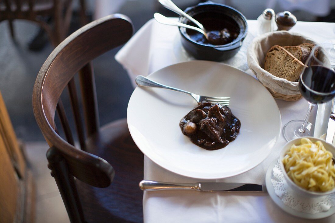 Boeuf Bourguignon im Restaurant 'Josephine chez Dumonet', Paris, Frankreich