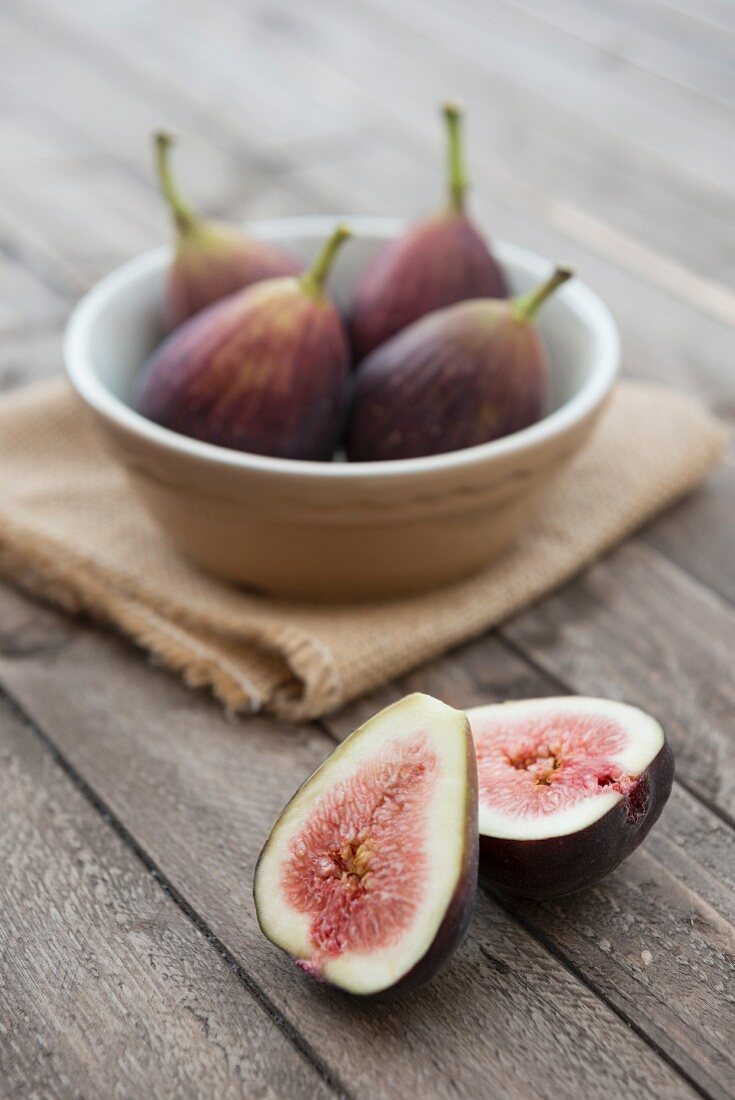 Figs in a bowl on a wooden background