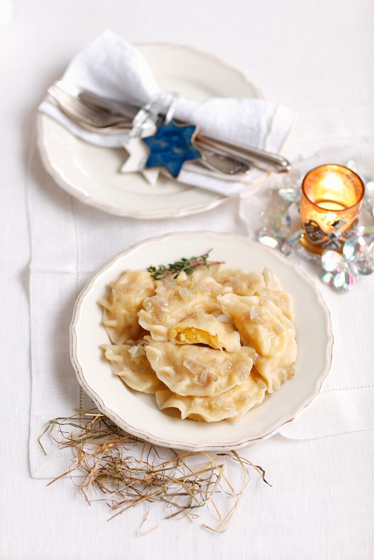 Teigtäschchen mit Sauerkraut-Kartoffel-Füllung