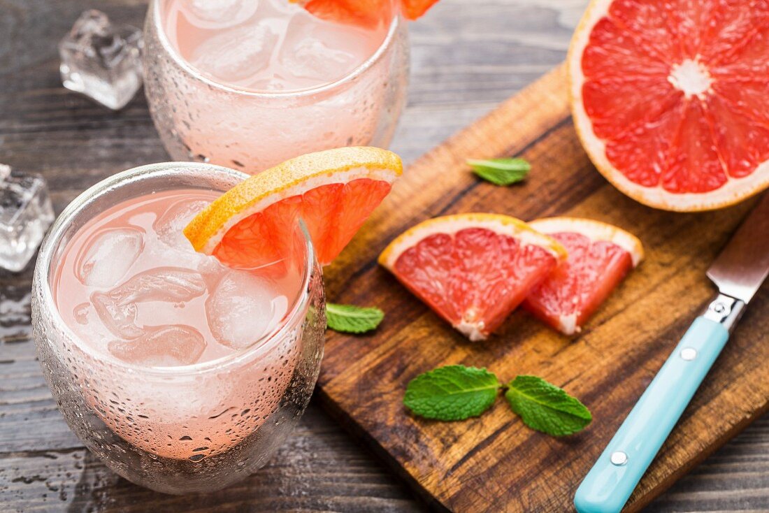 Cocktail with grapefruit slice on a wooden table