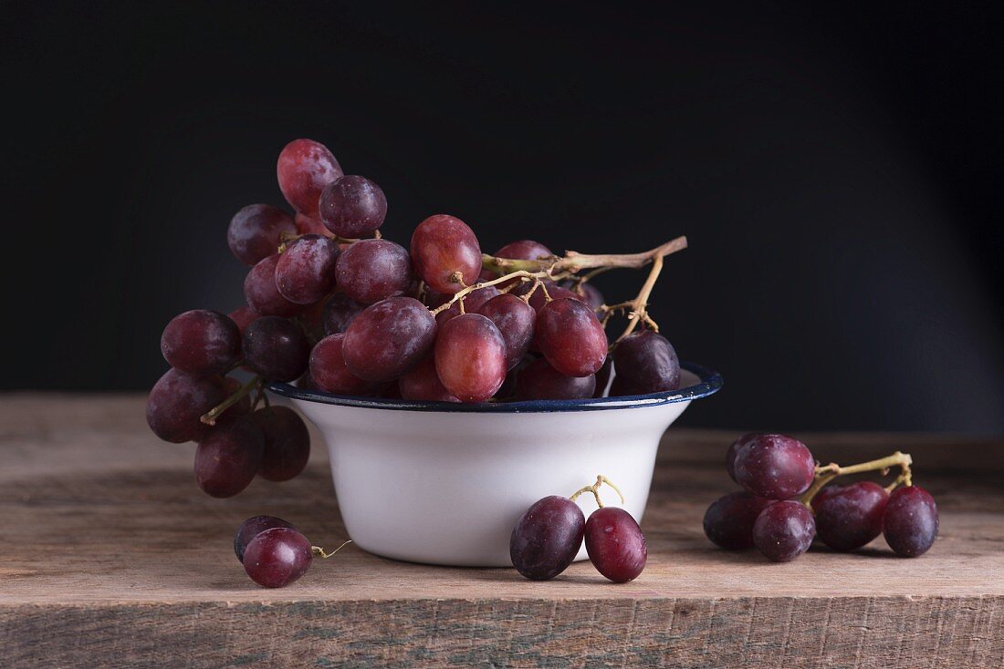 Red grapes in an enamel dish