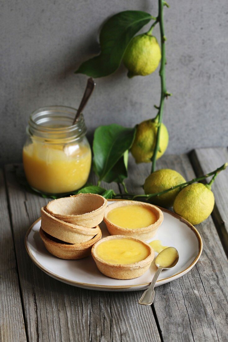 Lemon curd tartlets