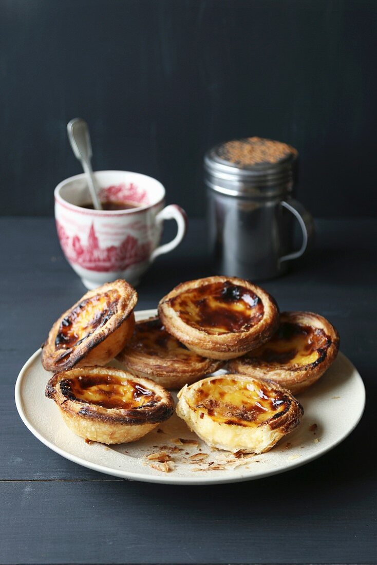 Pastel de Nata (Blätterteigtörtchen mit Puddingcreme, Portugal)