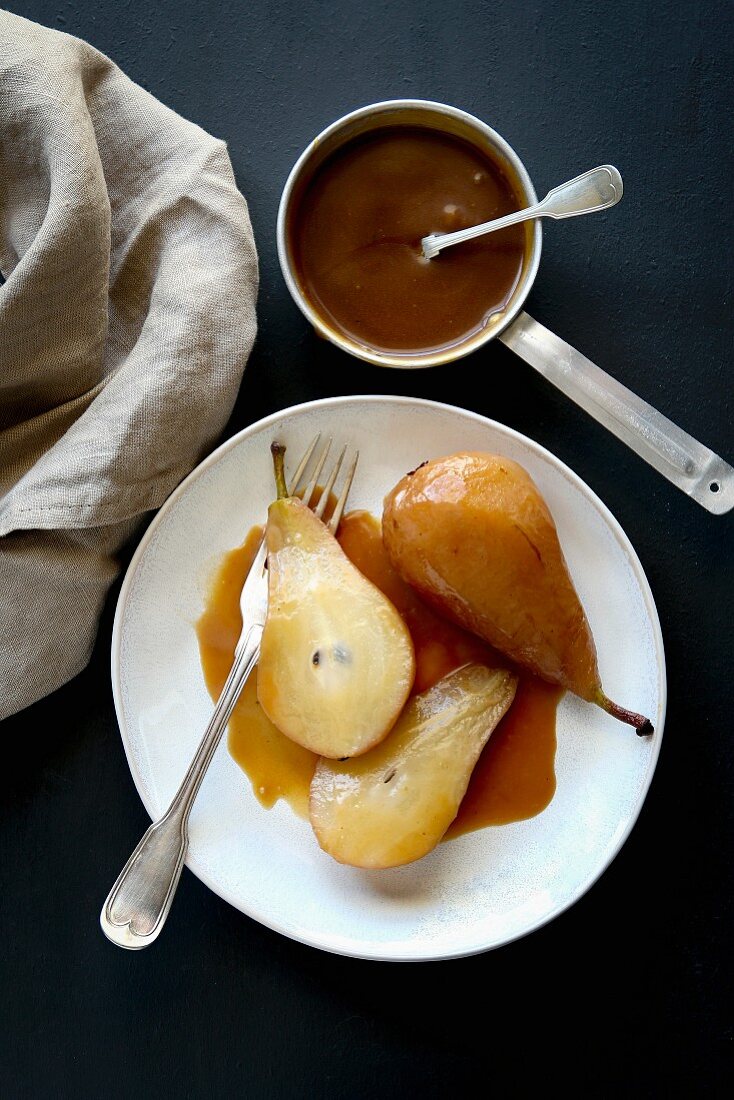 Poached pears with caramel sauce