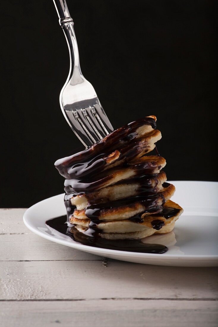 pancakes with chocolate sauce