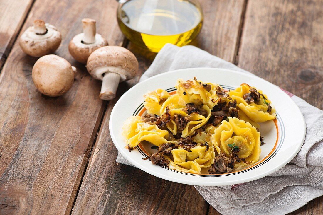 Tortelli Tortellini with grilled mushrooms and onions