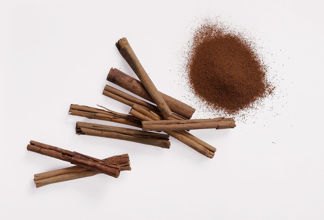 Cinnamon powder and sticks