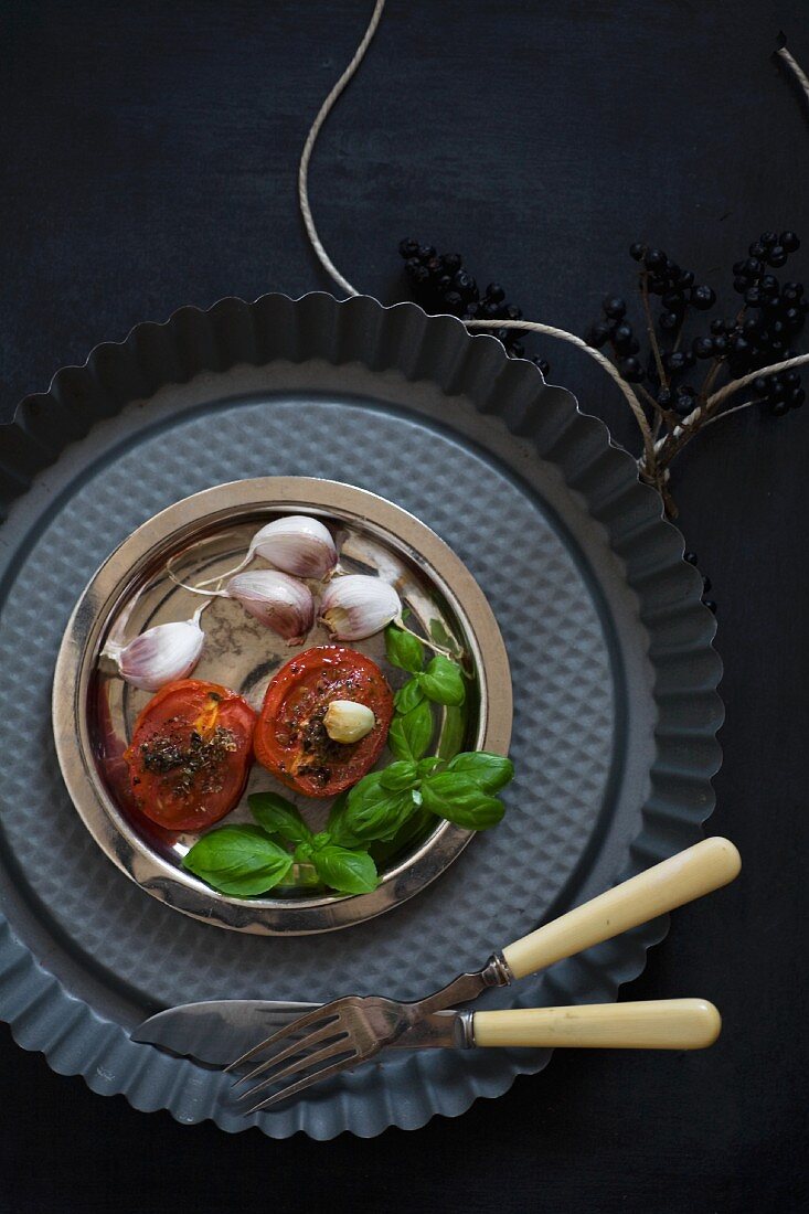 Stewed tomatoes with garlic and basil