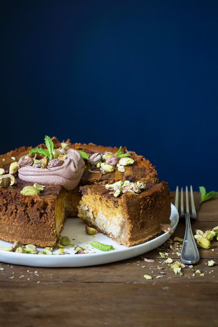 Kürbis-Vanille-Cheesecake mit dunkler Schokolade und Kakaocreme