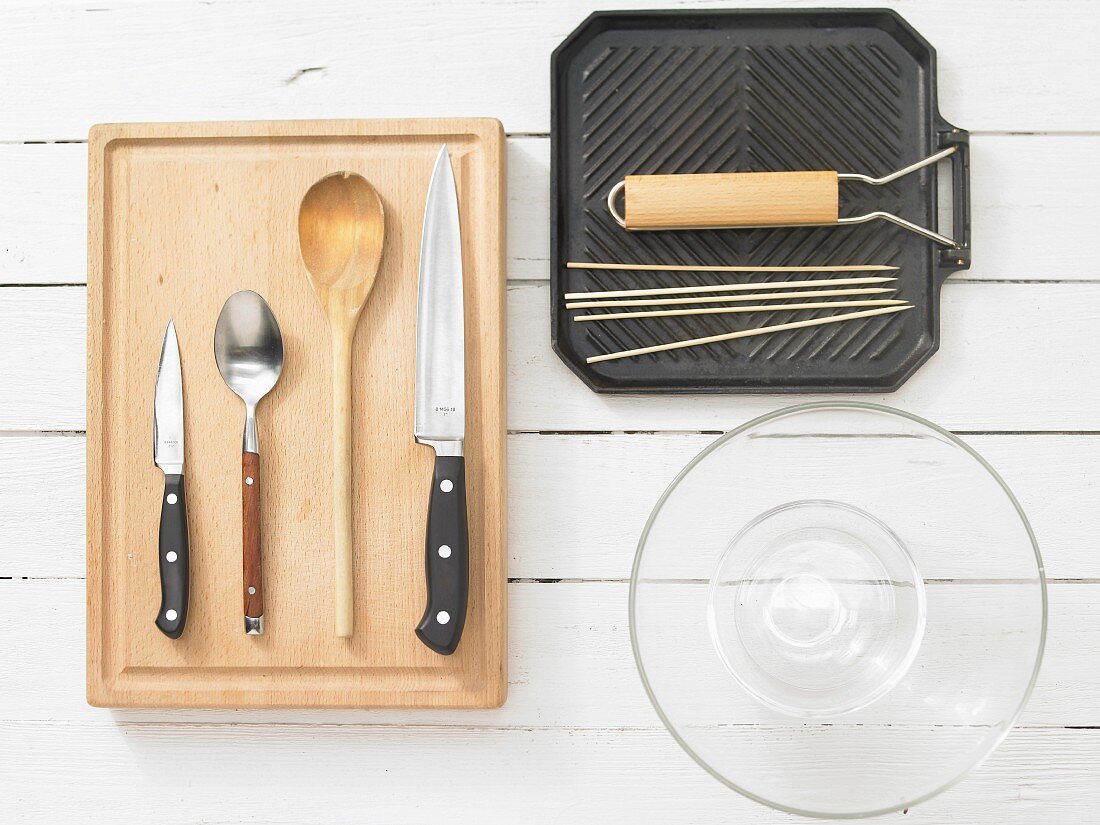Kitchen utensils for making salmon skewers