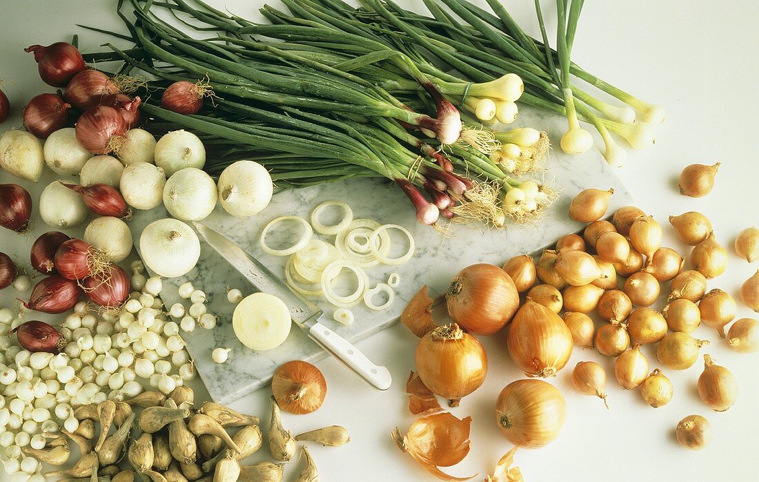 Assorted onions (red, white, salad, shallots)