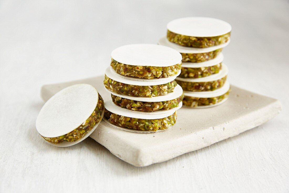 Wafer sandwiches with pistachios and dates