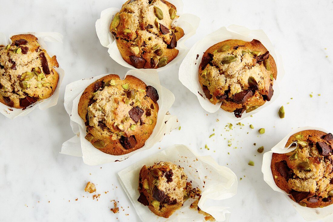 Pistachio and chocolate muffins