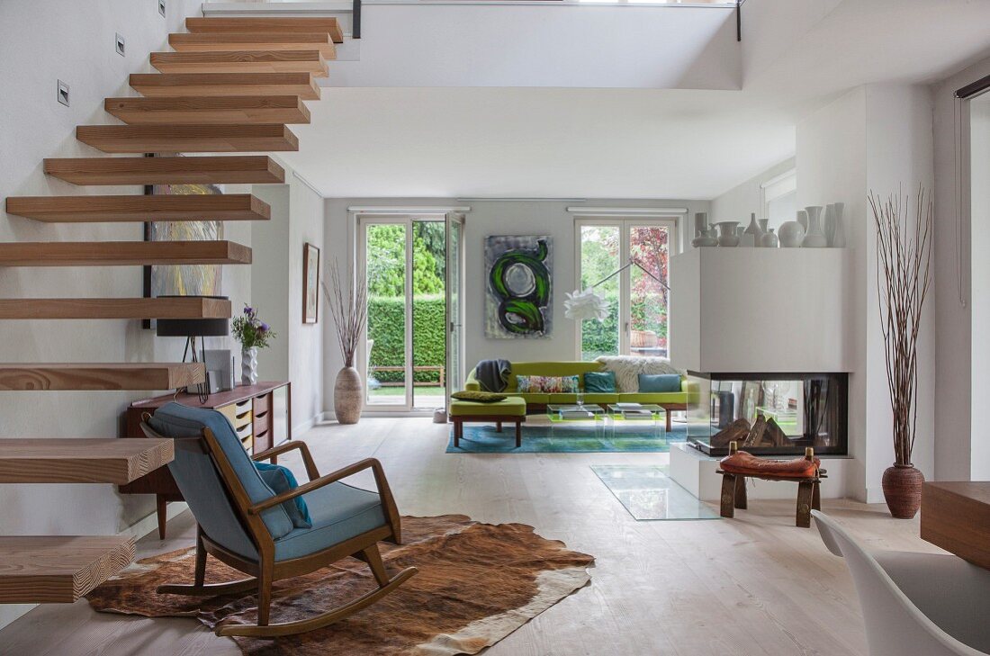 Cantilever staircase in bright open-plan interior