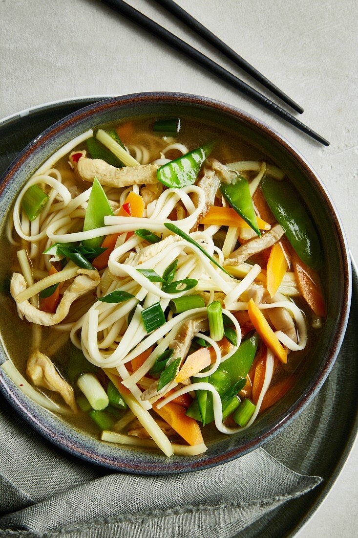 Ramen noodle soup with vegetables and chicken breast (Asia)