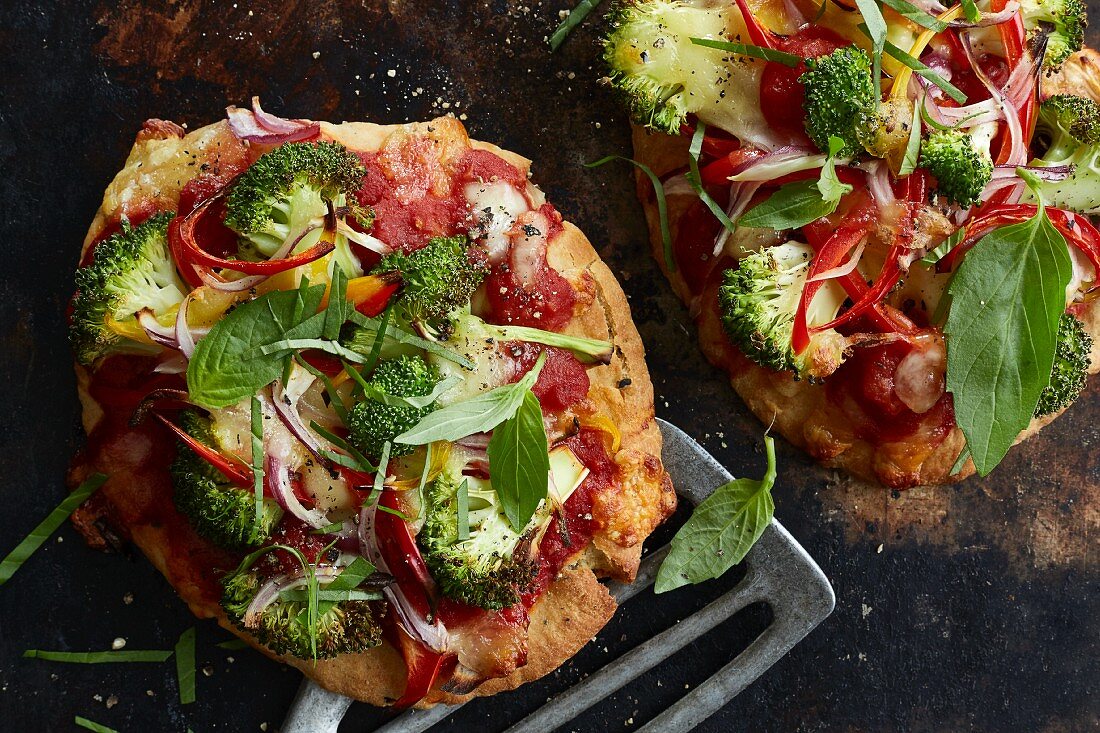 Naan pizza with broccoli, red pepper and basil