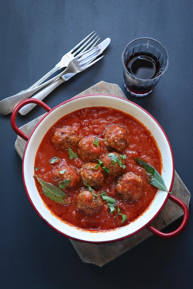 Meatballs in tomato sauce