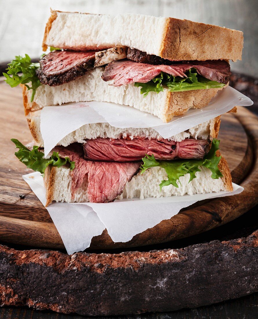Roast beef sandwich with lettuce