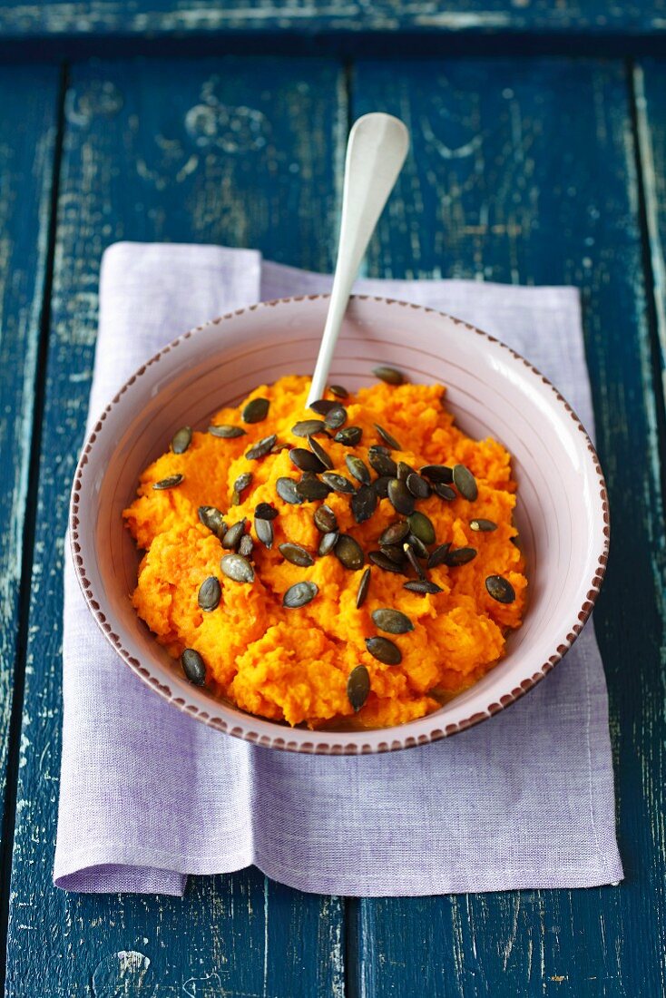 Carrot mash with pumpkin seeds