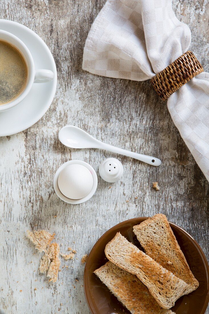 Toast with egg and coffee