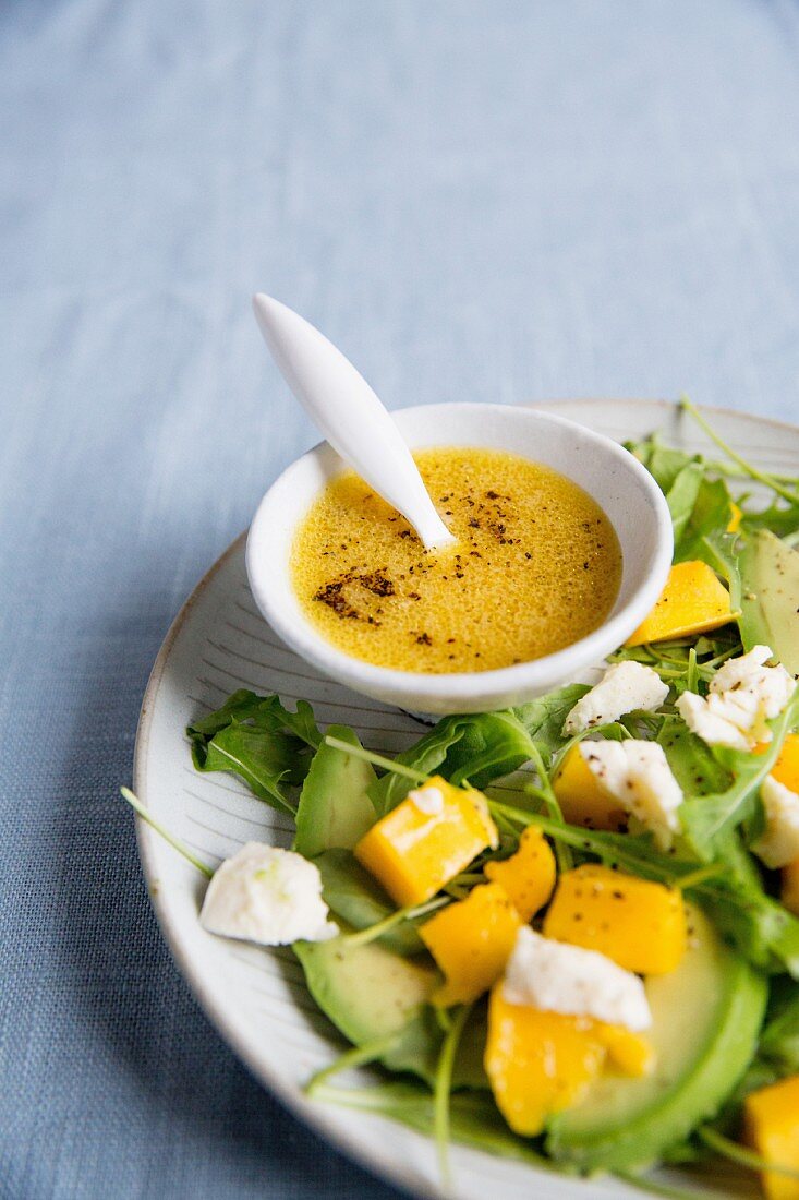 Mango-Avocado-Salat mit Dressing