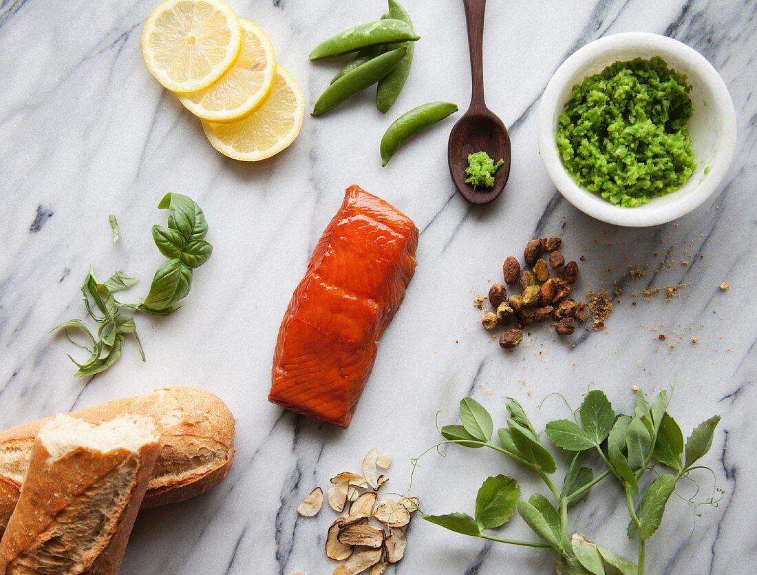 Zutaten für Lachs-Crostini mit Erbsenpüree