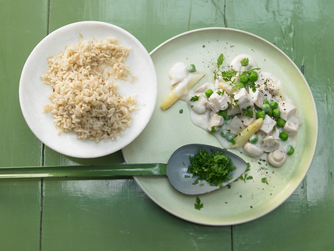 Hühnerfrikassee mit Spargel und Champignons