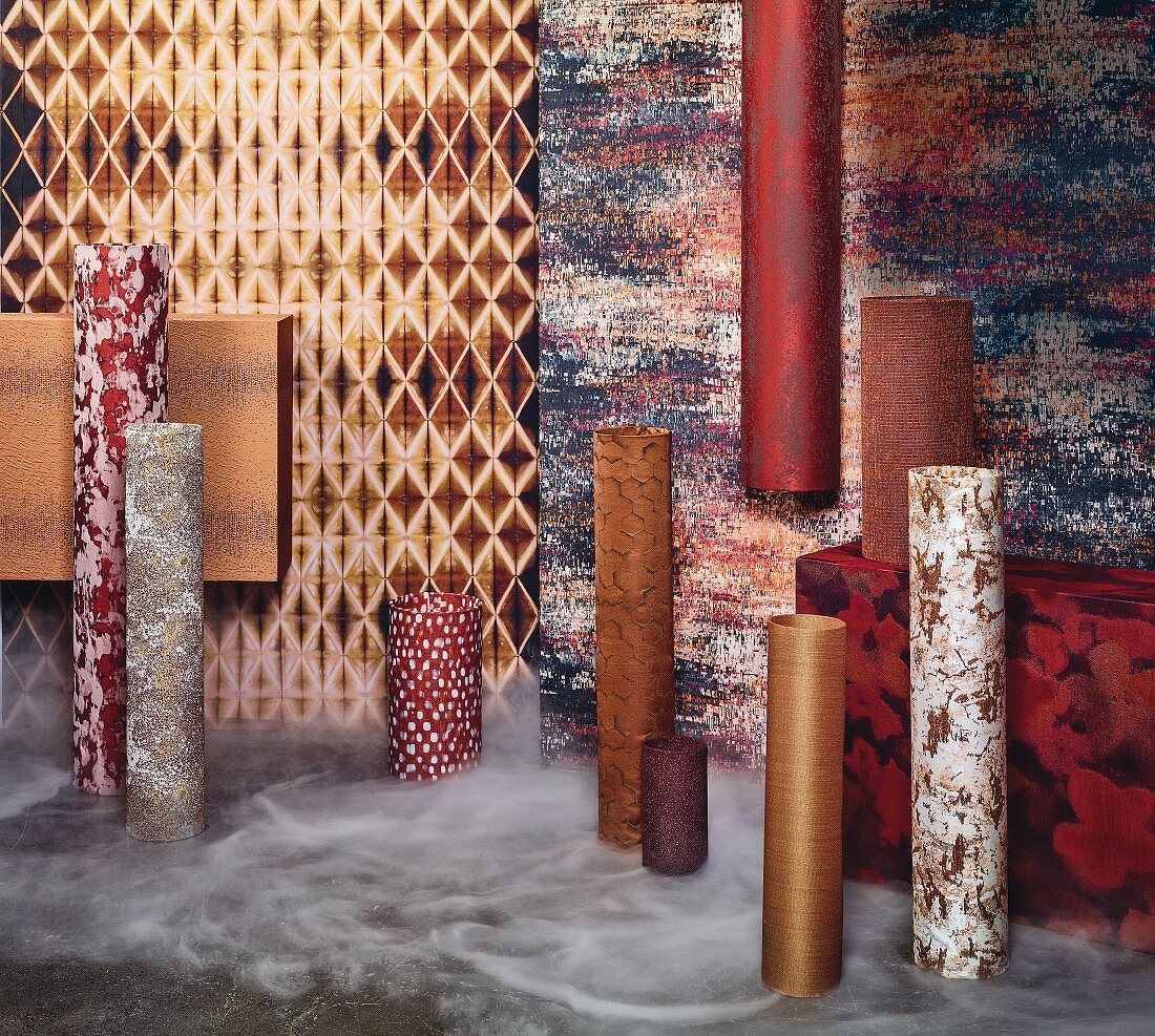 Furniture and curtain fabrics in rusty-red tones and a metallic look