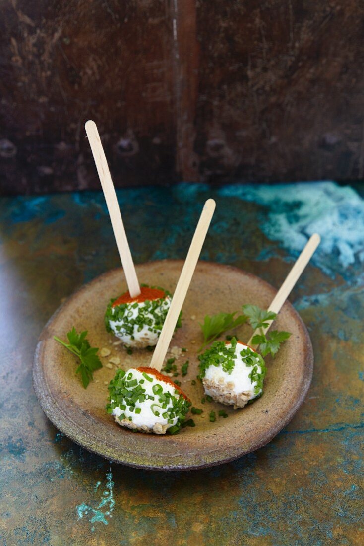 Fresh cheese balls with herbs