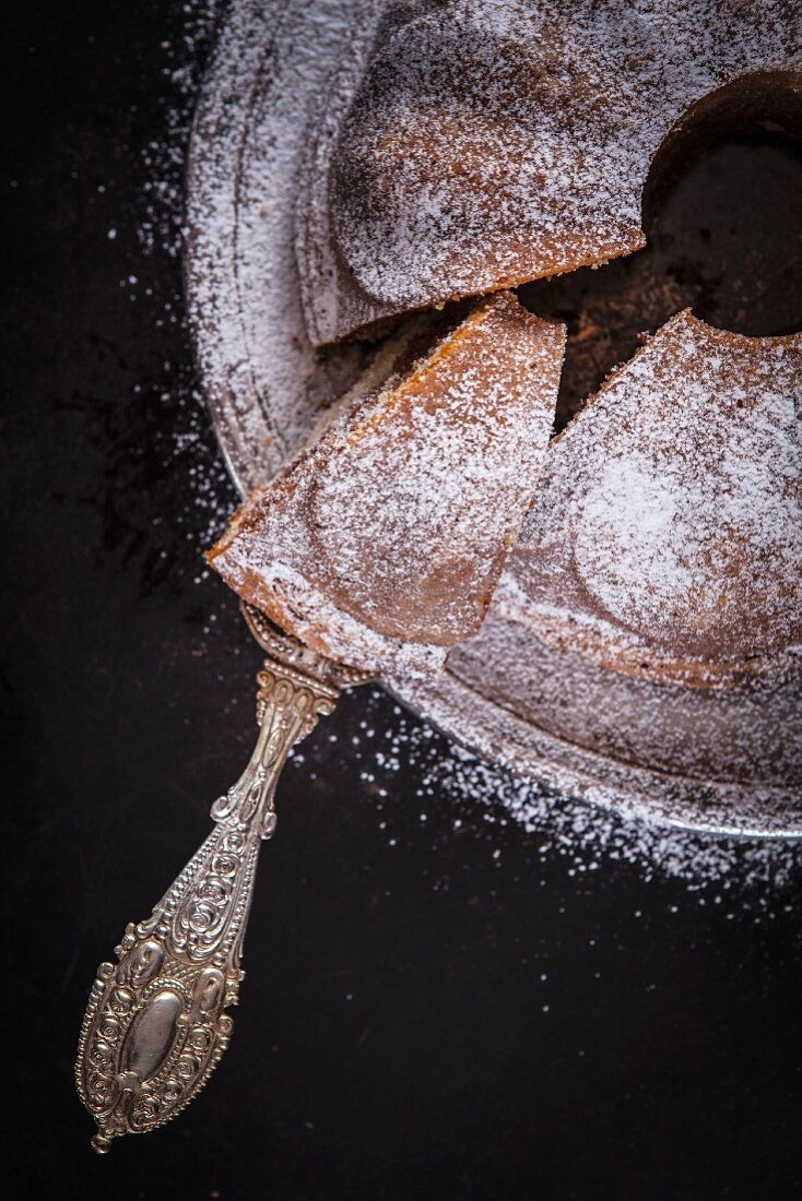 Gugelhupf mit Baileys und Marzipan