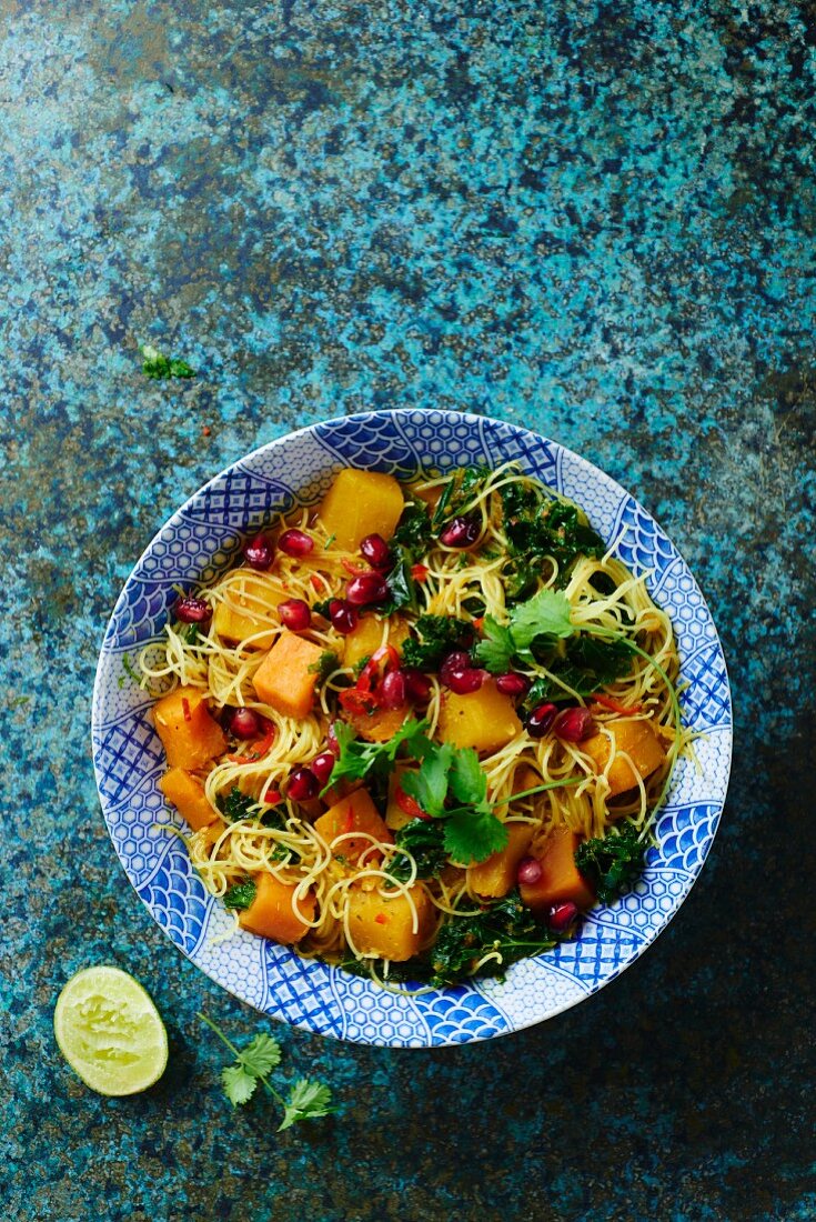 Laksa (Suppe aus Malaysia) mit Wintergemüse