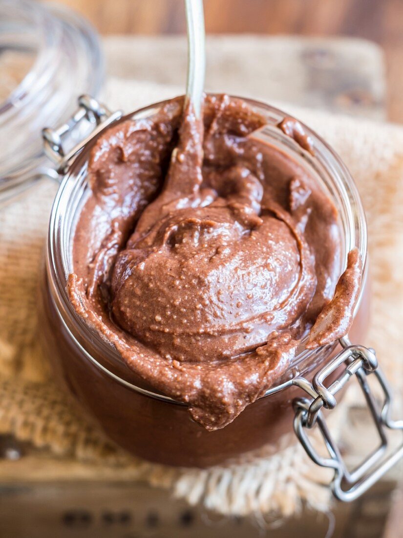 Homemade chocolate hazelnut spread (cream)