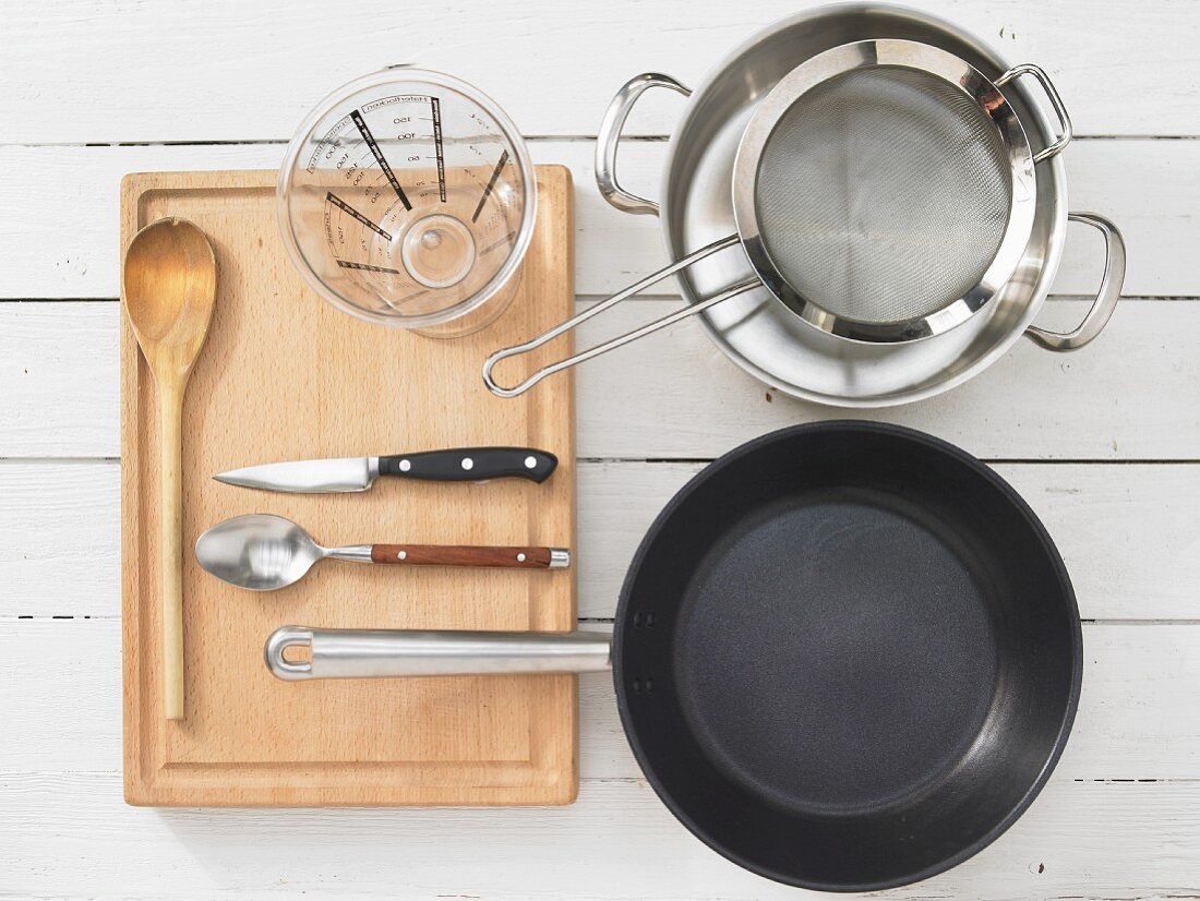 Kitchen utensils for making boiled eggs with spinach and tarragon