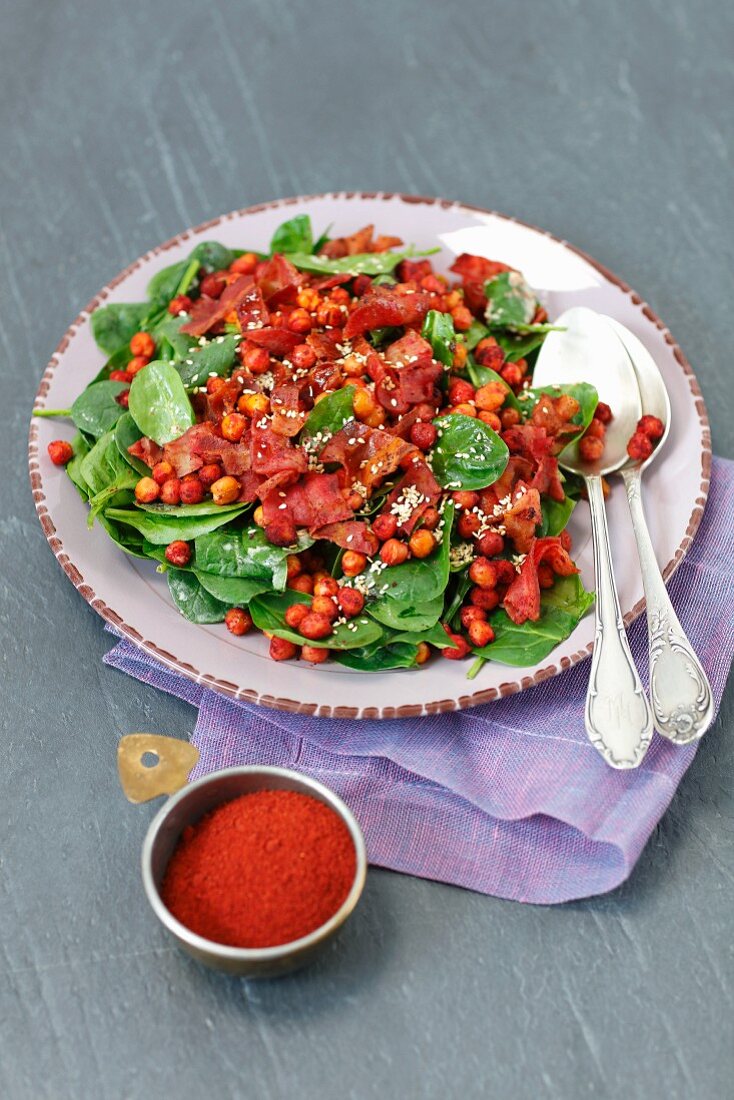Spinach salad with baked bacon and chickpeas baked with garam masala