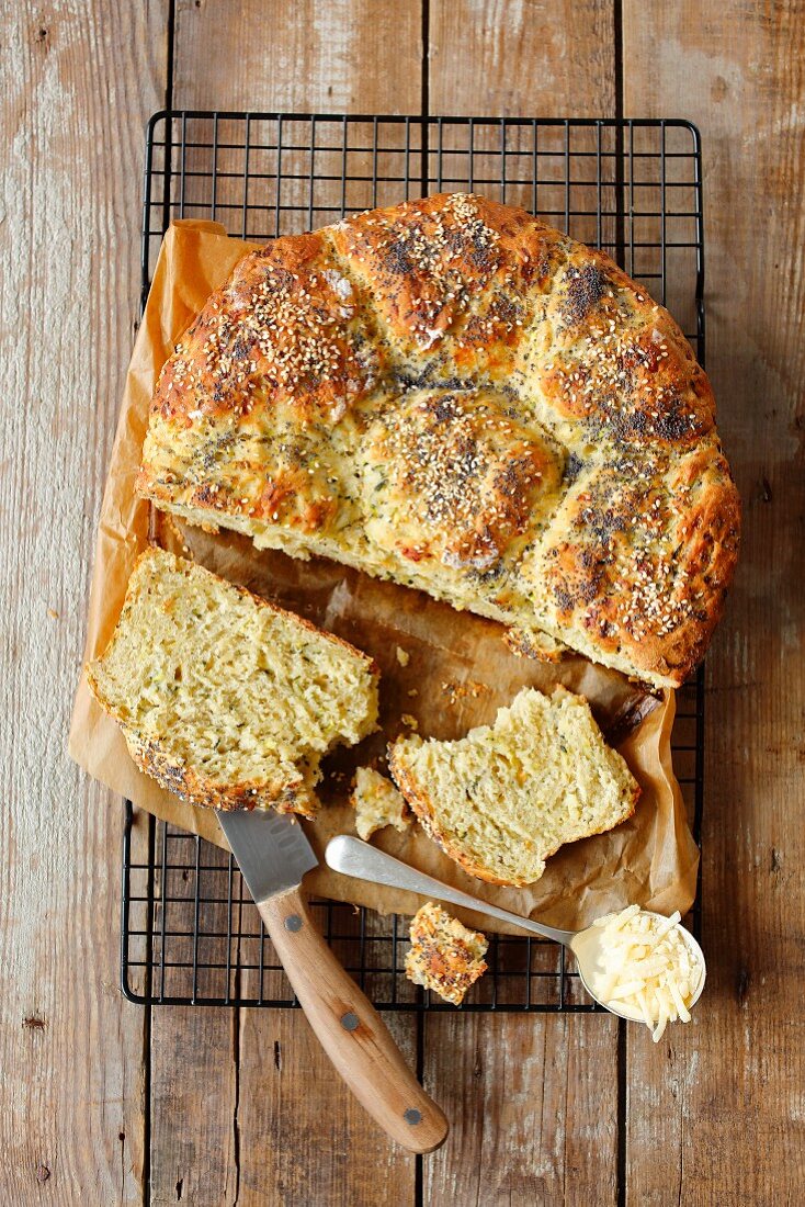 Yeast cake with courgette and parmesan