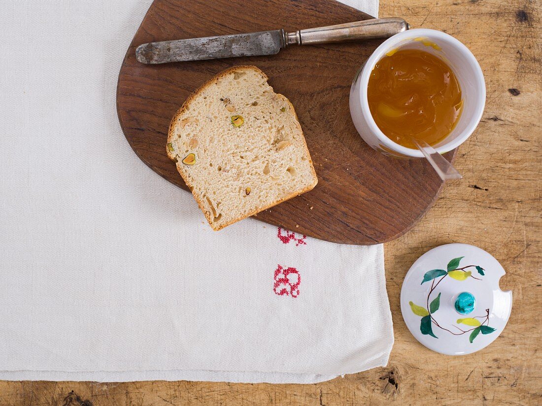 Brioche bread with pistachios and dried pears