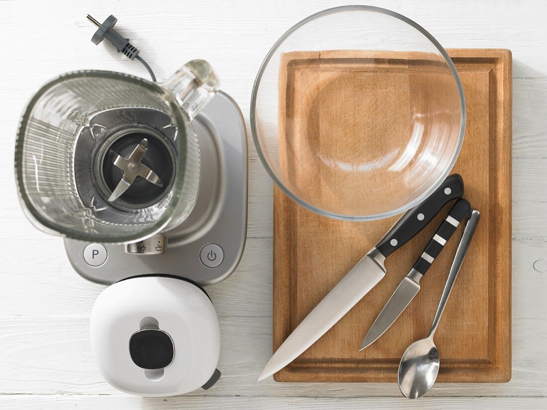 Kitchen utensils for making cold vegetable cream soups