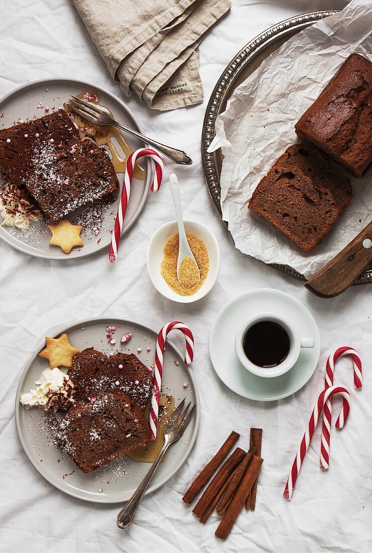 Rührkuchen aus Joghurt, Kakao und Gewürzen (weihnachtlich)