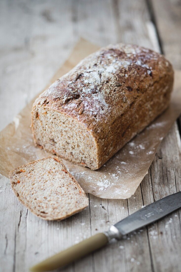 Roggenbrot, angeschnitten