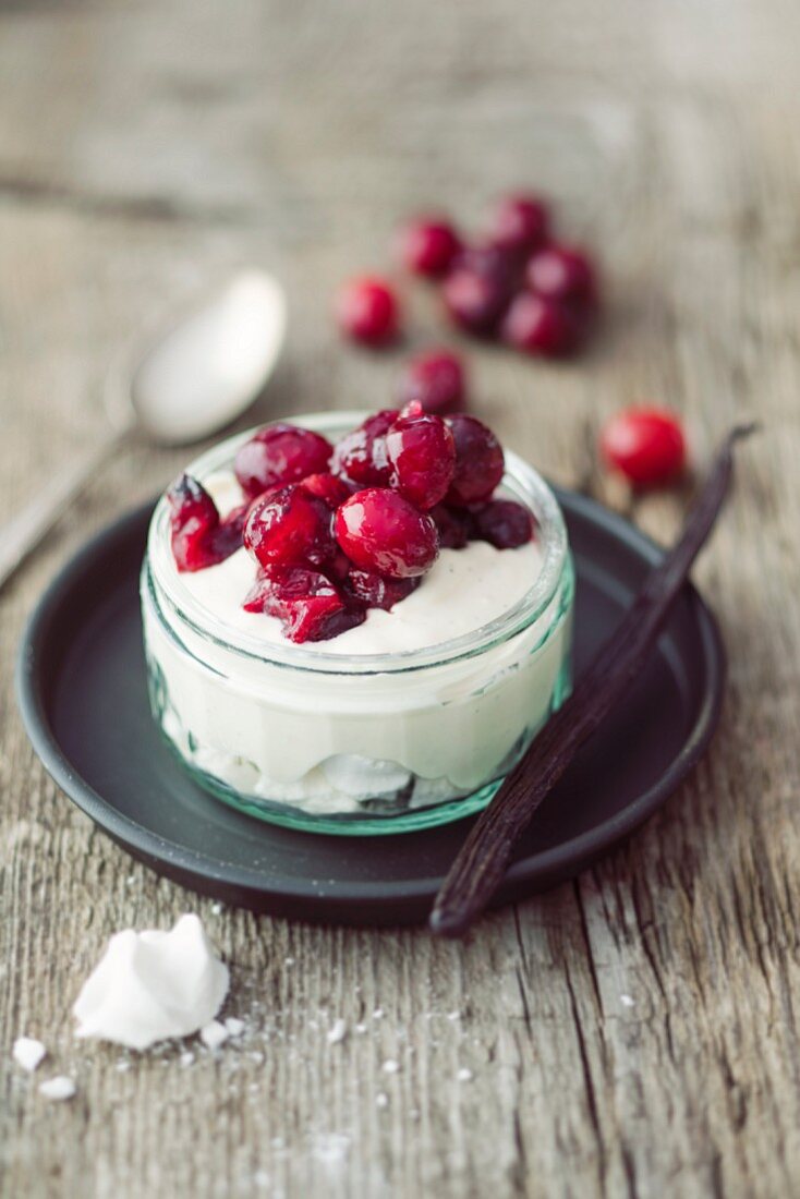 Vanilla cream with cranberries (Christmas dessert)