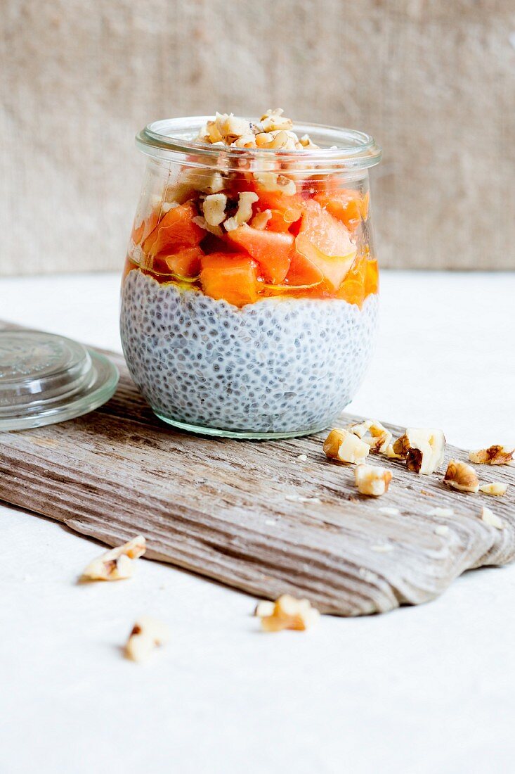 Chia pudding with linseed oil, papaya and walnuts