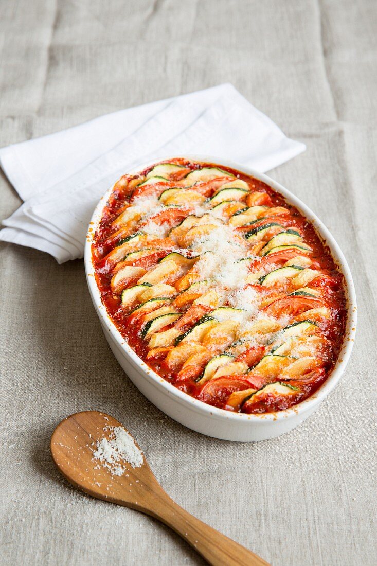Mediterranean vegetable bake with zucchini and tomatoes