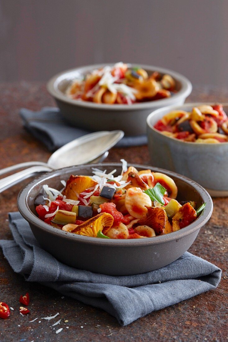 Orecchiette pasta with aubergines and mushrooms (one pot dish)