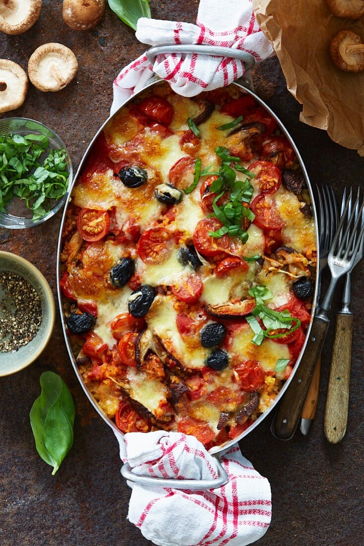 Caprese casserole with bulgur wheat and mushrooms