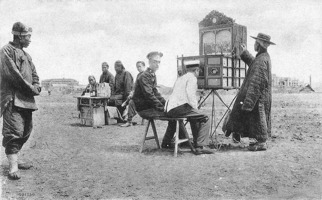 Stereoscopic sideshow, China, circa 1900