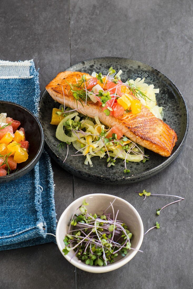 Salmon with citrus salad and fennel