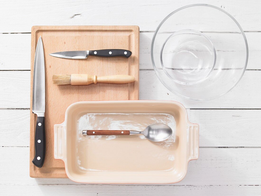 Kitchen utensils for making meatloaf