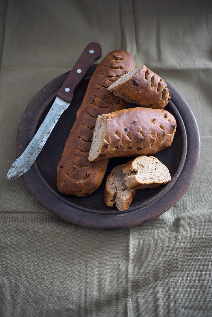 Vegan baguette with roasted onions and walnuts