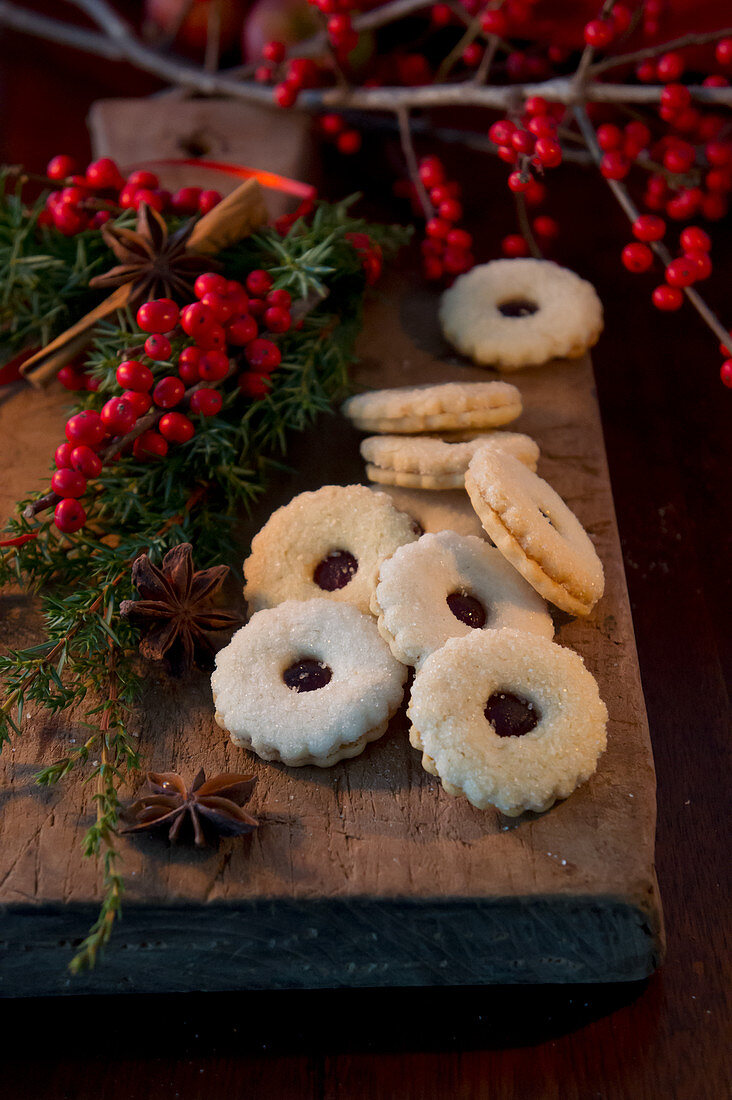 Hildabrötchen (German jam sandwich biscuits) and bunches of holly berries