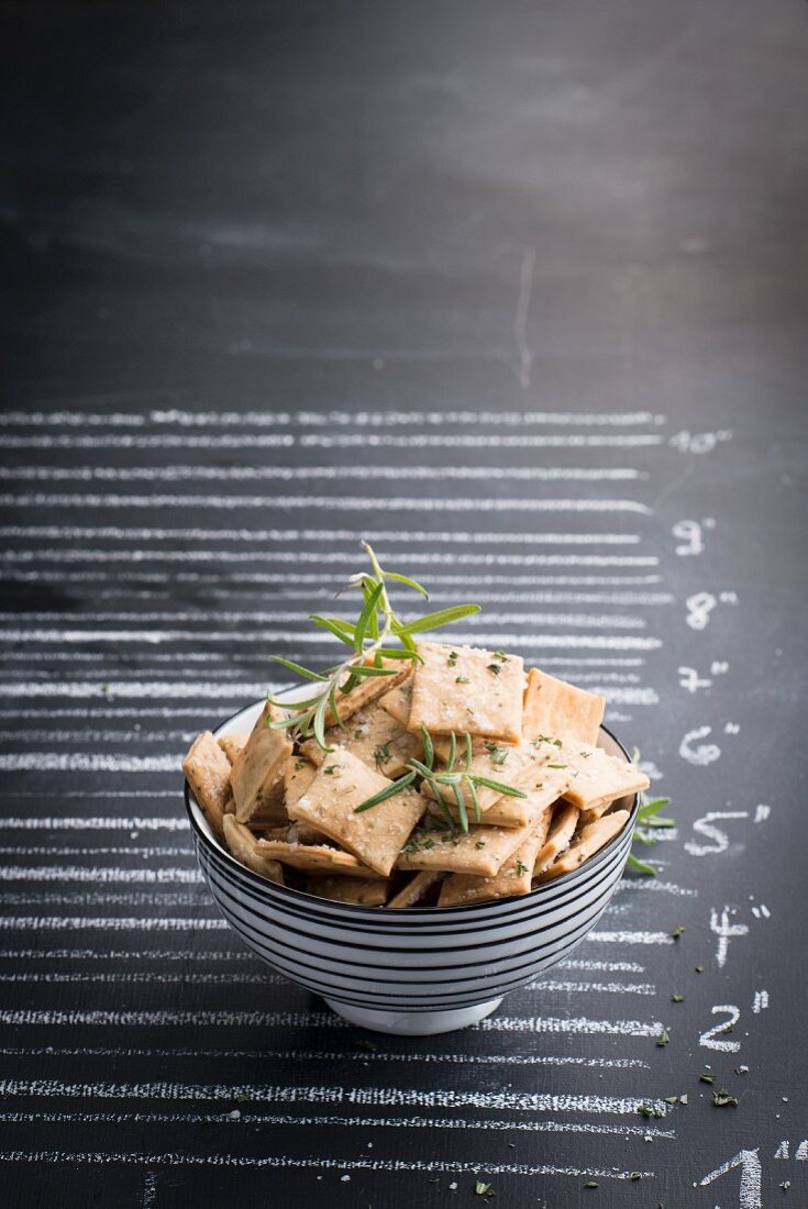 Savoury crispbread with rosemary